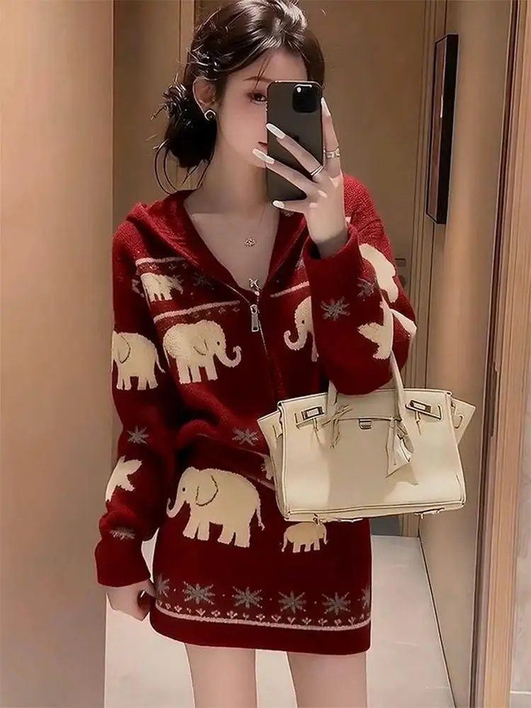 

Red Knitted Floral Embroidery Set Women's Autumn Winter Slimming Age-Defying Half-Skirt Top Two-Piece Set for Casual Wear