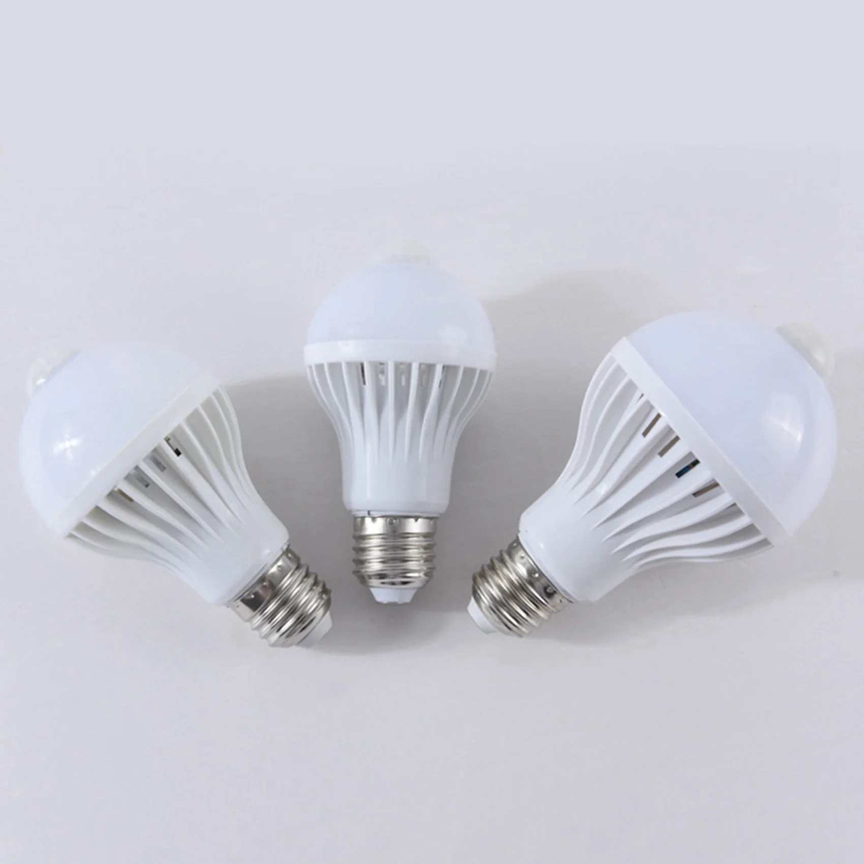PERFECT MODERN 2X Motion Sensor Bulb Human Body Infrared Induction LED Light Bulbs Automatically Activated Light For Porches (5W