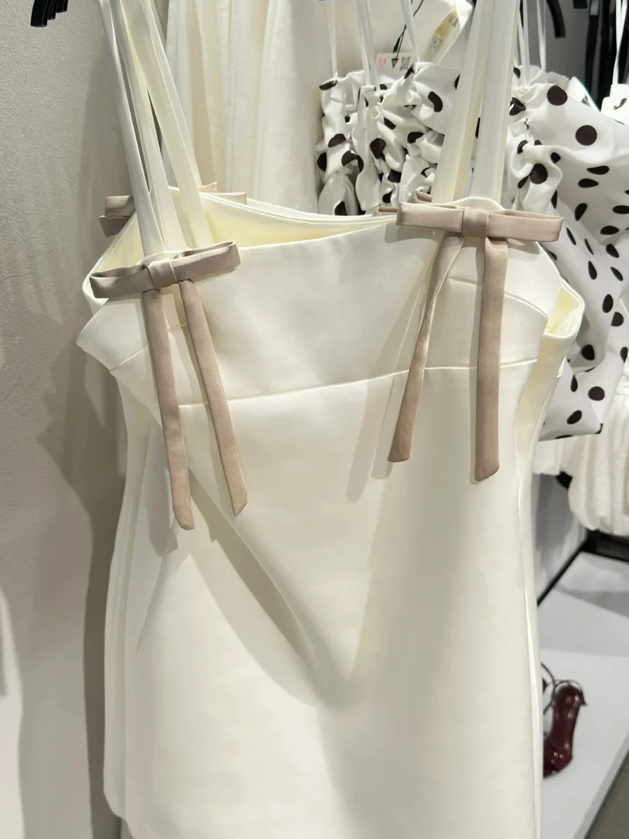 เสื้อสายเดี่ยวผ้าไหมซาตินแต่งปมสำหรับฤดูร้อน เอวกลาง ผ้าถัก ไม่มีแขน