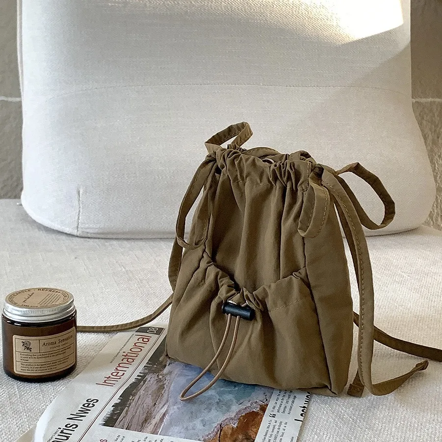 

Мини-сумки через плечо на шнурке для женщин, повседневная сумка через плечо со рюшами, маленькая парусиновая сумка с клапаном для телефона, квадратные нейлоновые сумки 2024, шикарные