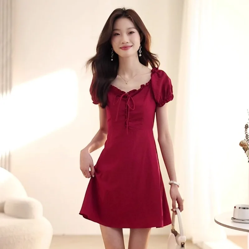 Französisches Mode-Minikleid mit eckigem Ausschnitt und Puffärmeln für Damen, Sommerliches Schnürkleid für den Urlaub, Dünnes Rotes A-Linien-Kurzkleid, Beliebt