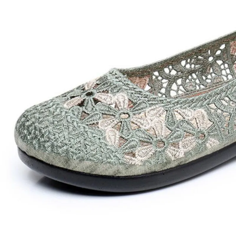 Women Mesh Hollow-out Lightweight Casual Shoe Summer Breathable Loafers Comfort Non-skid Mom Shoes Round Toe Slip on Flats