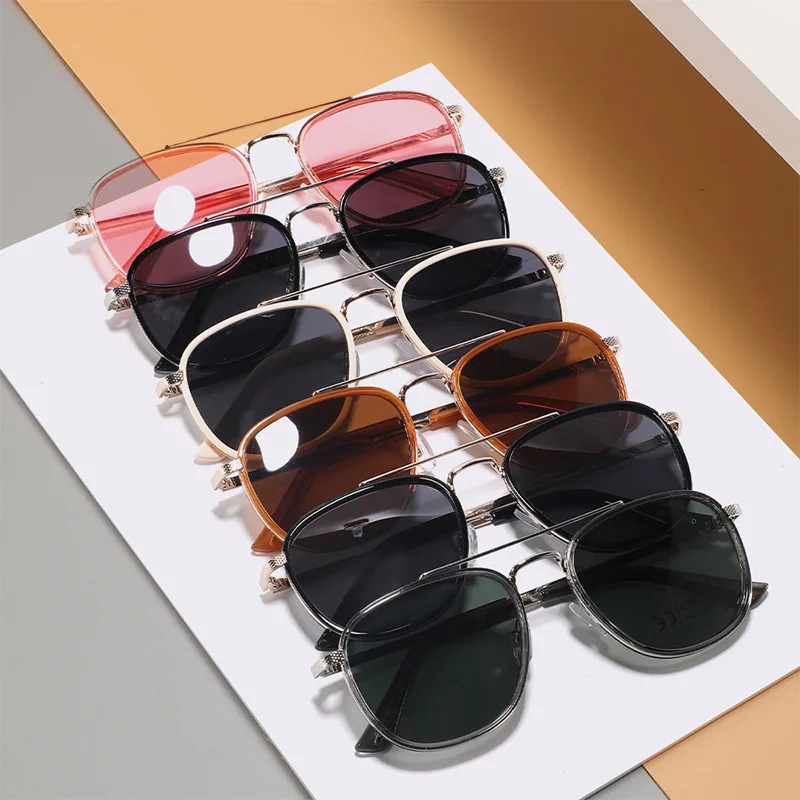 2025 Occhiali da sole di alta qualità Designer Luxury Woman Polarizzati UV400 Occhiali da sole da viaggio per guida Occhiali da sole di tendenza Spedizione gratuita