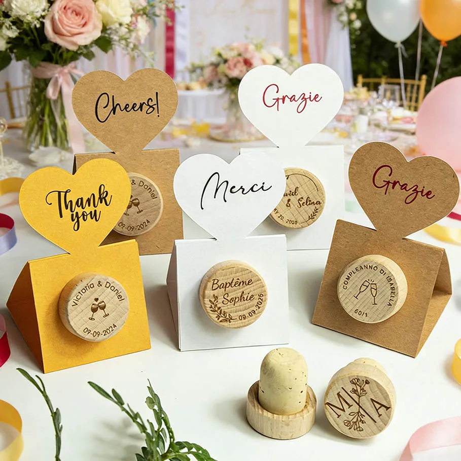 

Персонализированная пробка для вина с гравировкой: Свадебный сувенир с выдвижной открыткой