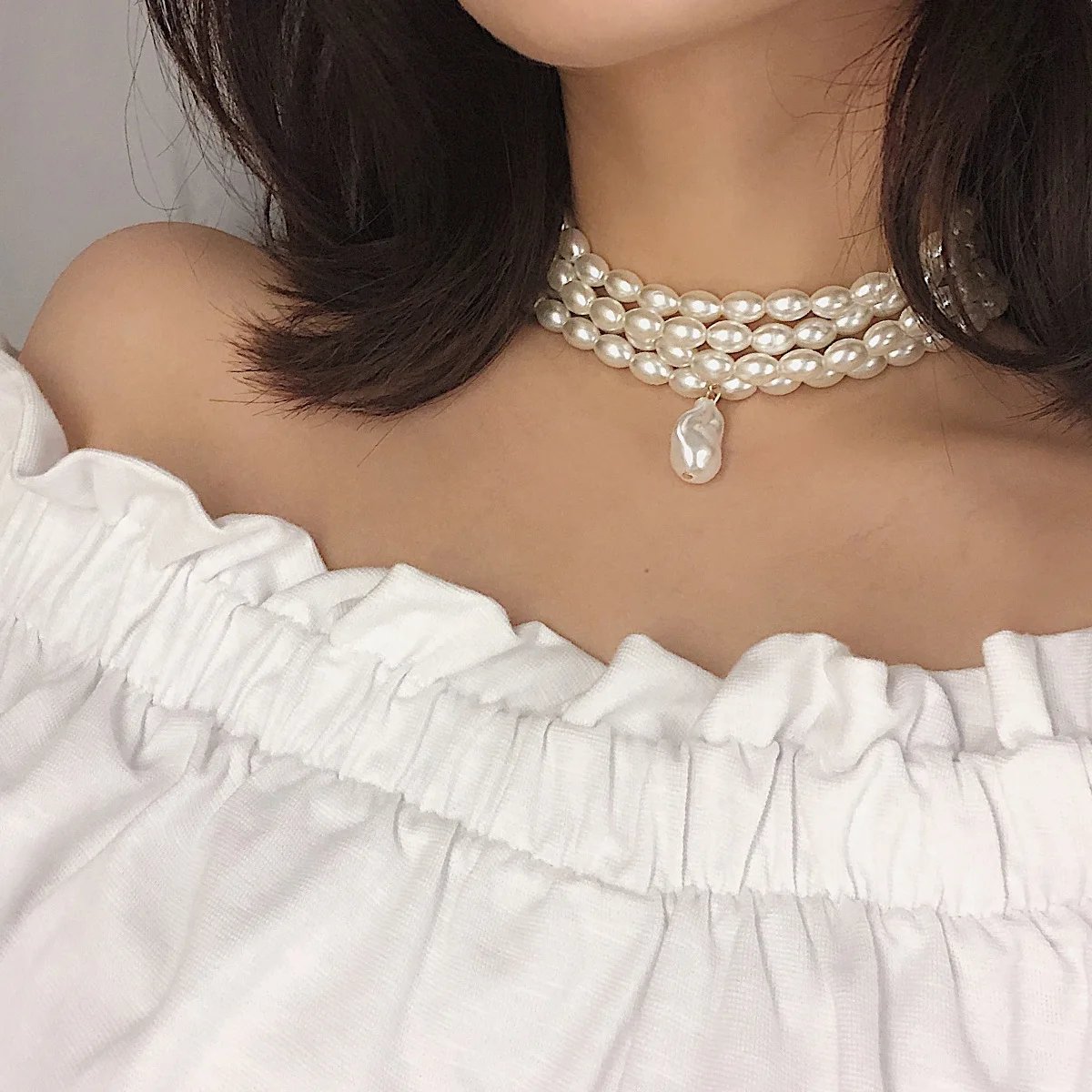 Gorgeous Multilayers Imitation Pearl Choker Necklaces for Women Simplicity Temperament Irregular Pearls Pendant Neckchain