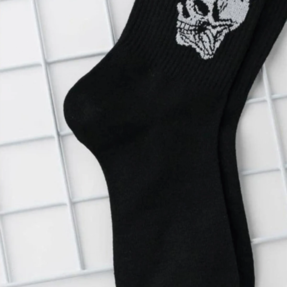 5/10/20 Pairs Men Skull Pattern Fashion Versatile Crew Socks, Halloween Dy, For Daily Life