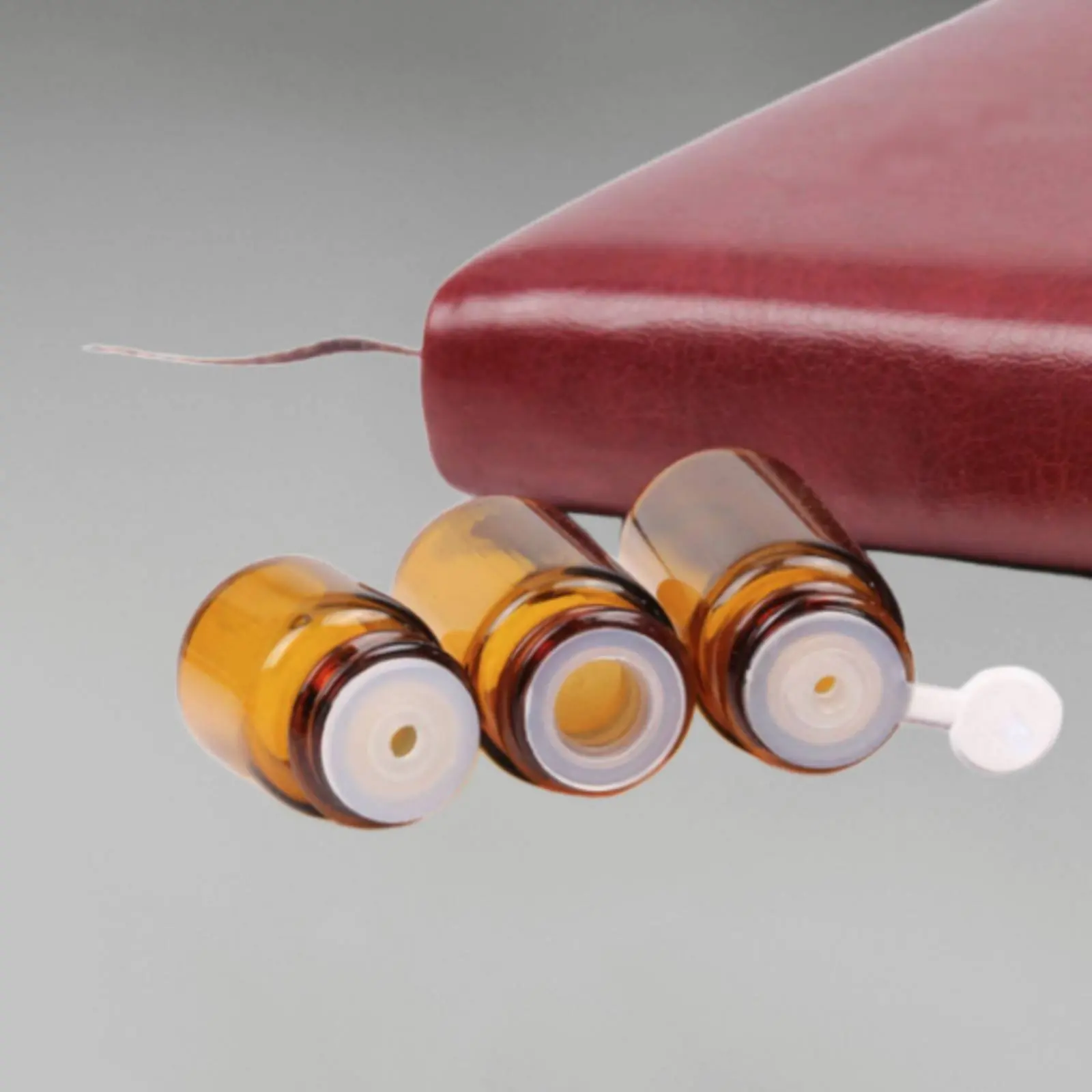 

100 Pieces Mini Brown-Tinted Glass Bottle Leakproof Brown-Tinted Glass Vial Set Small Essential Oil Bottle Leak-Resistant