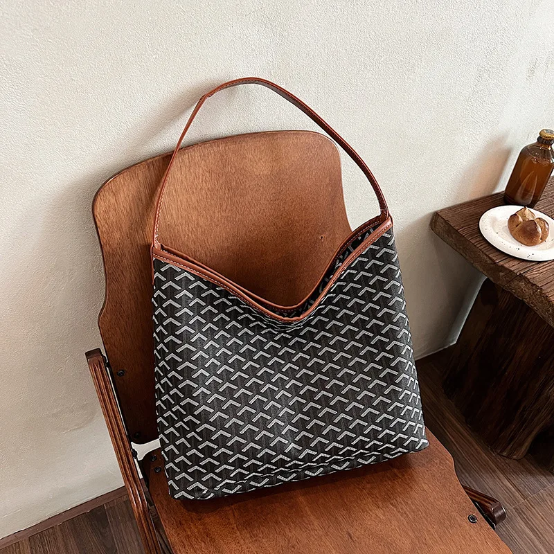 

Женская большая сумка в корейском стиле 2025 года, просторная сумка через плечо с регулируемым ремнем через плечо и верхней ручкой, сумка для выходных