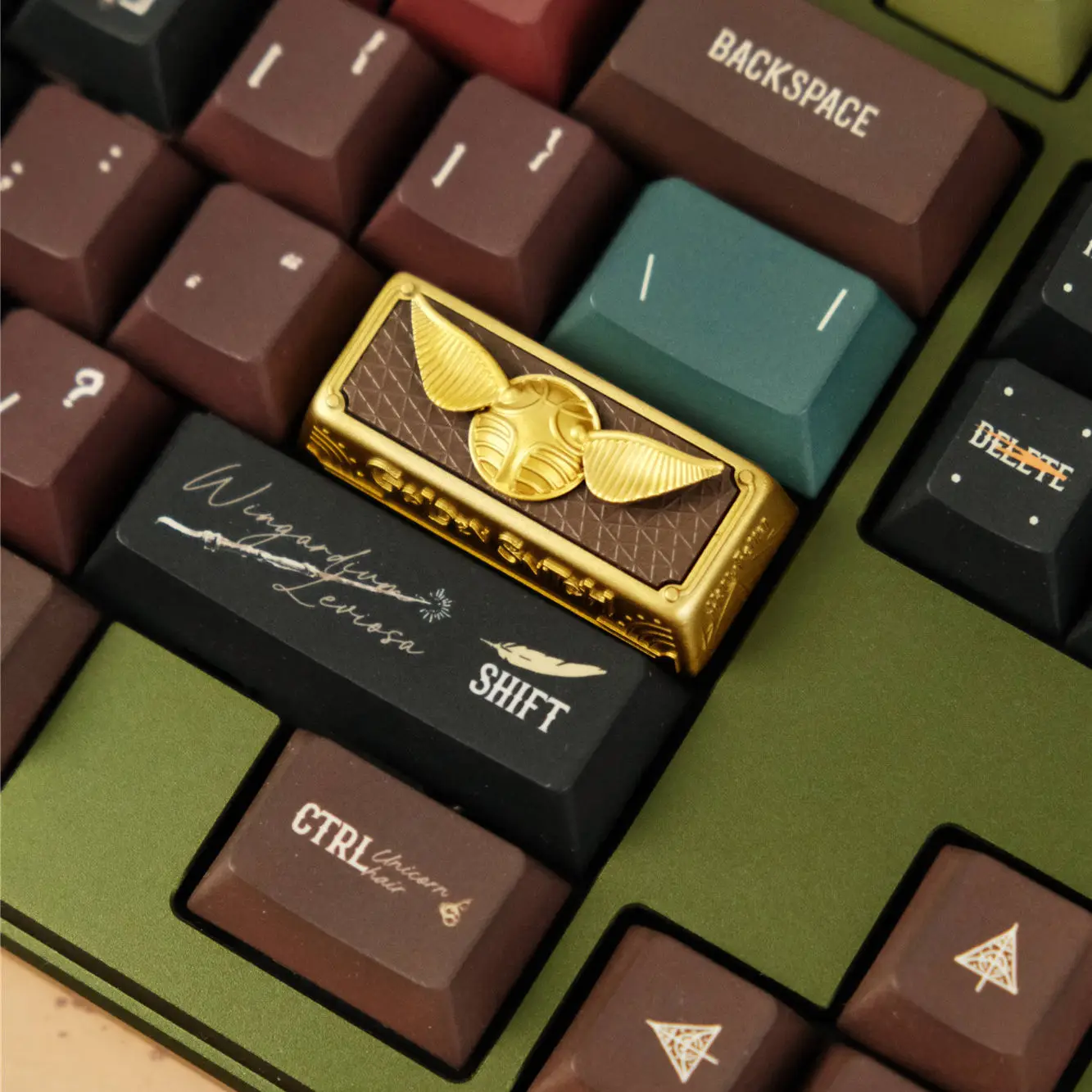 

Golden Flying Thief Theme Keycaps Set 3D Printing Enter Key Custom Original Handmade Keycaps for Mechanical Keyboard Accessories