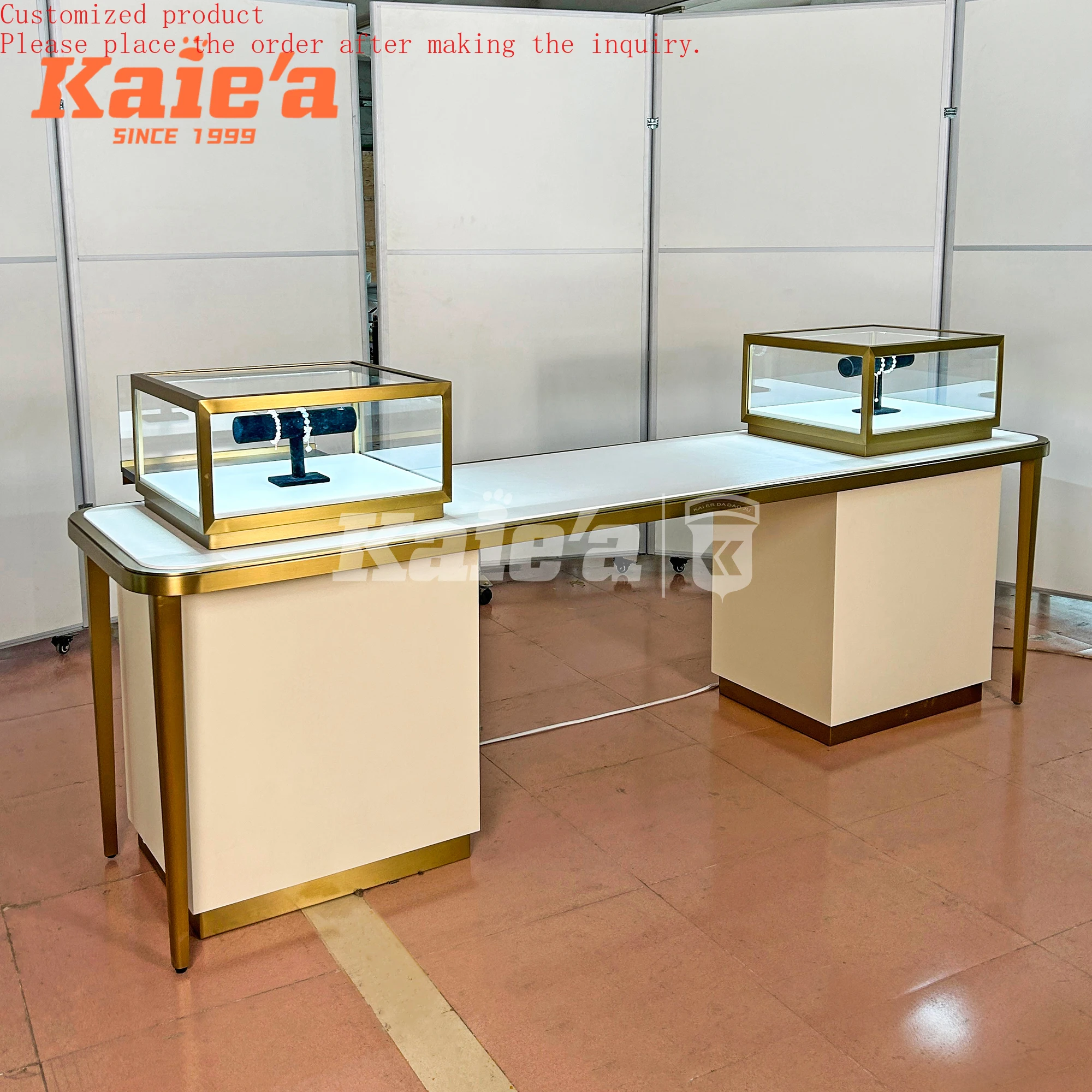 

Luxury Jewelry Display Cabinet Counter Display Furniture Design with Glass Showcase and LED Light for Retail Store