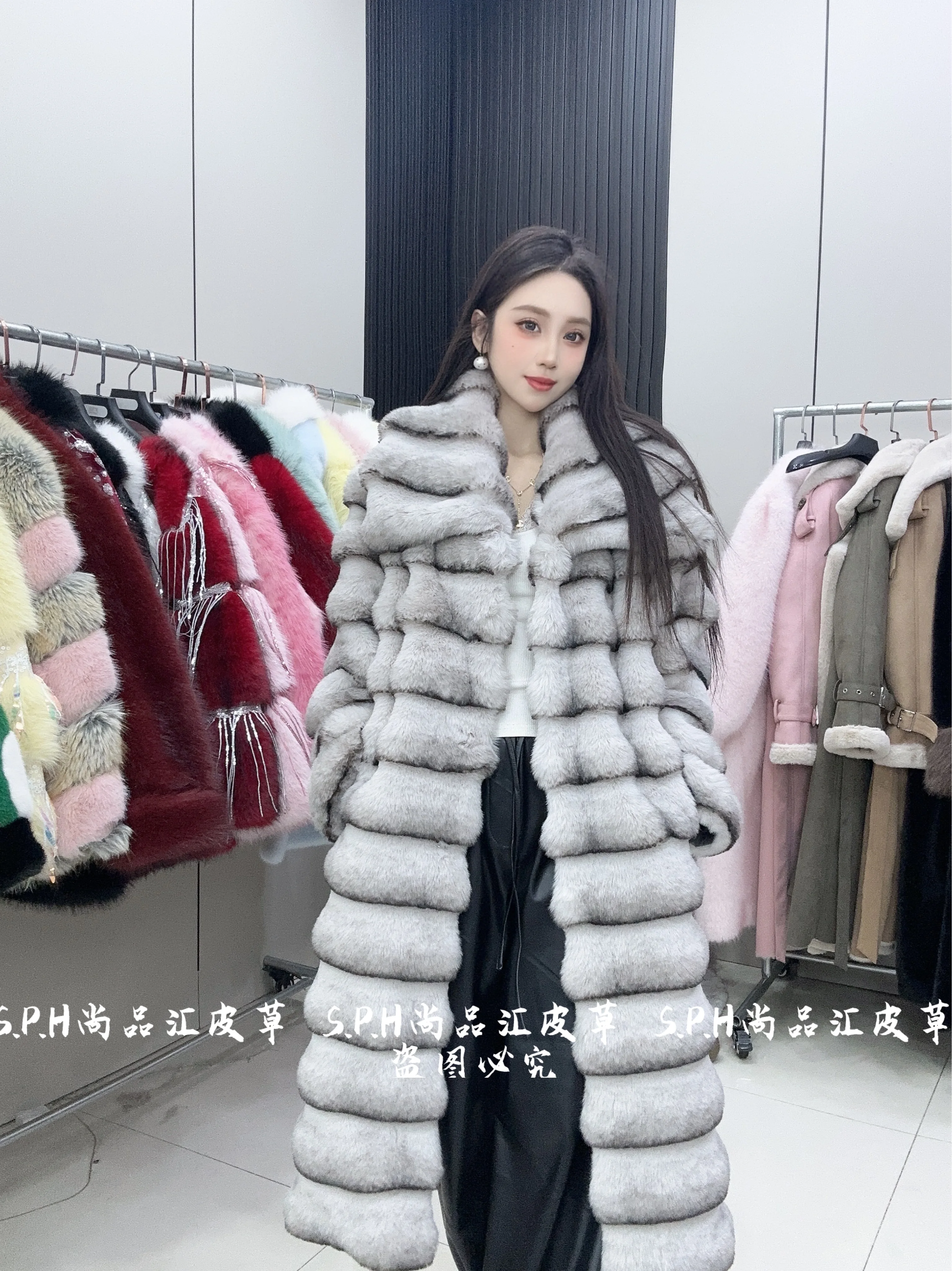 High-end Gray Gradient Totoro Long Coat with Thickened Collar 2025 New Luxurious Fur Winter Coat for Women Fluffy Jacket