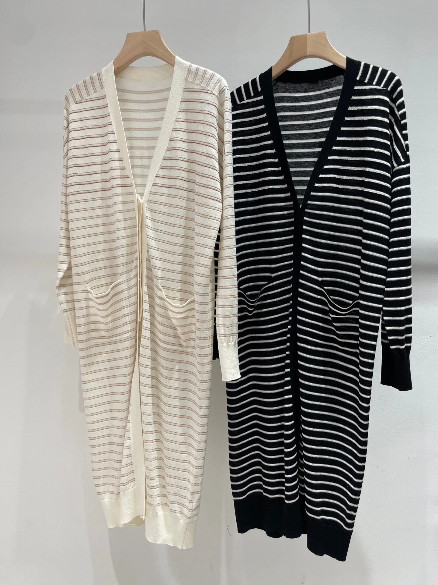 

Bc* 2024 Early Spring New Color-contrast Striped V-neck Silk Linen Long Knitted Cardigan Lightweight Sunscreen Jacket for Women