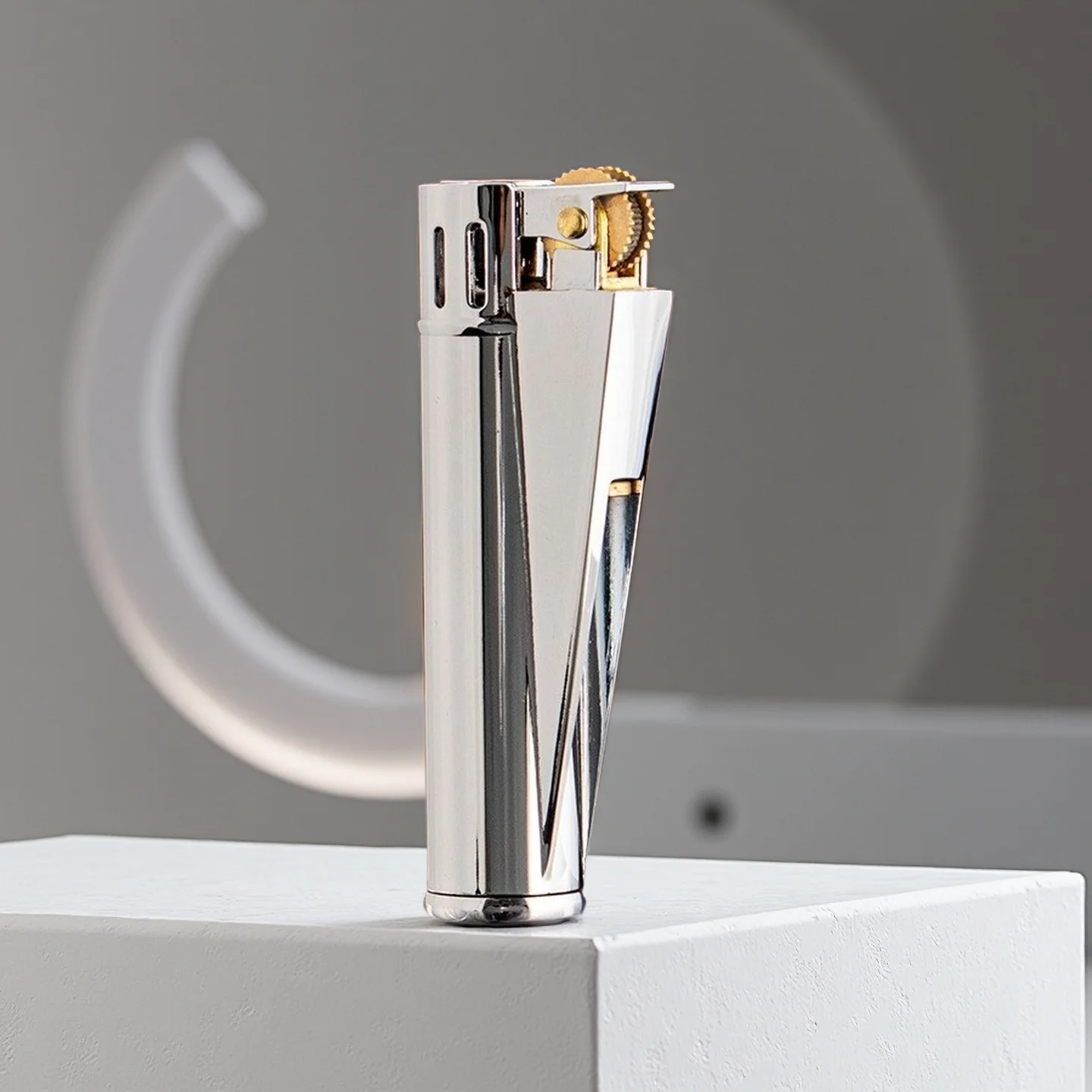 

Creative Personalized One Click Press Metal Lighter Retro Grinding Wheel One Click Ignition Portable Outdoor Windproof Lighter