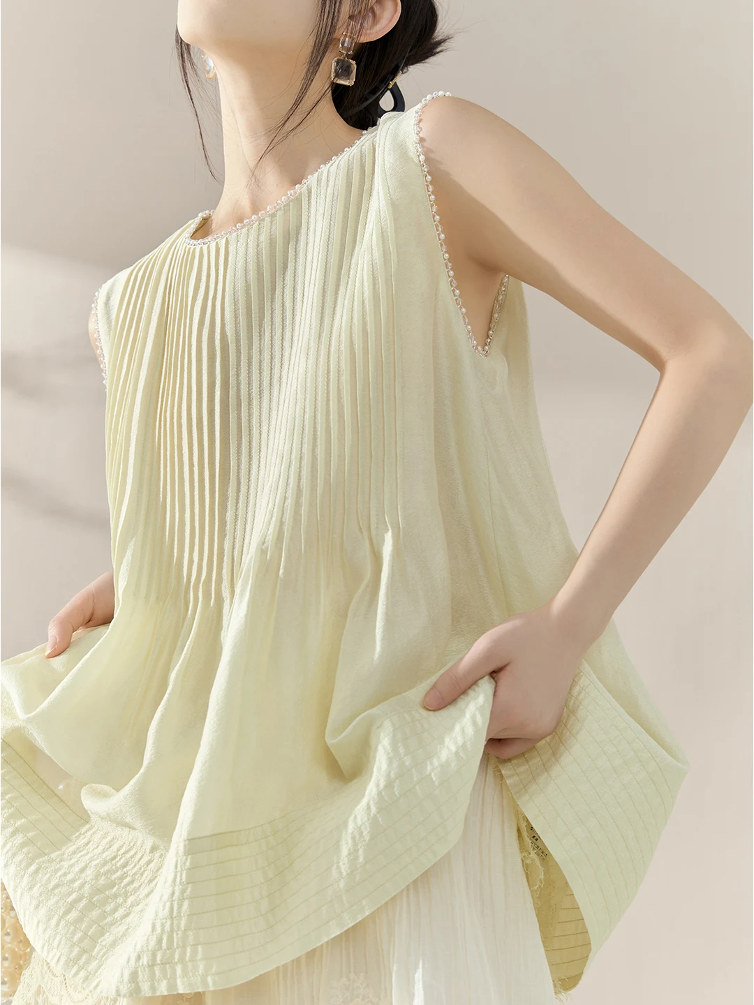 

Flowing Era Sli Design Beaded Lace Trim Svel Vest Top Trendy Commute Sle Loose Fit Polyester Fiber round Ne