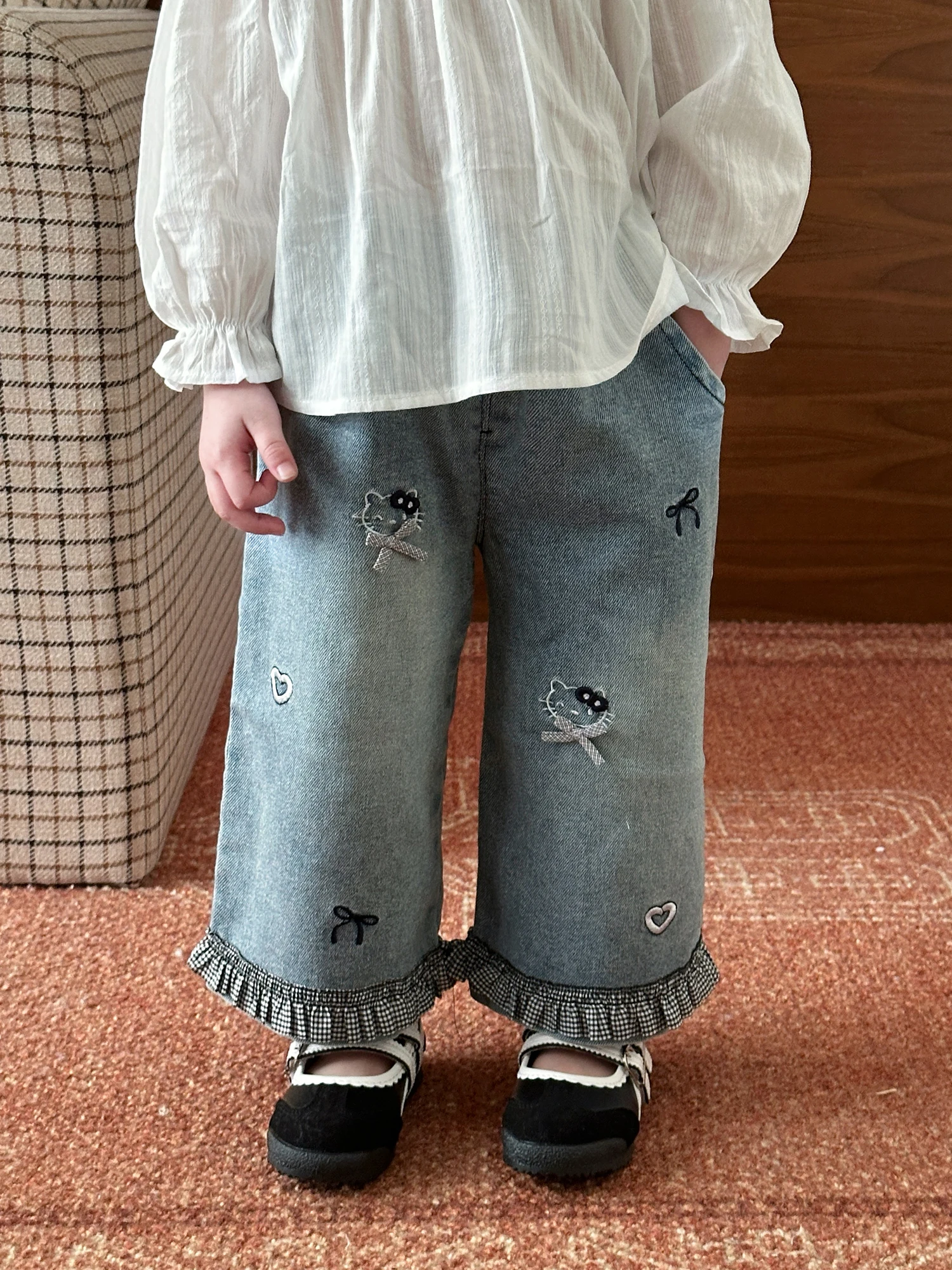 かわいい刺繍入り漫画レースストレートレッグジーンズ女の子用春のファッション子供服ベビーパンツソフトポリエステル繊維