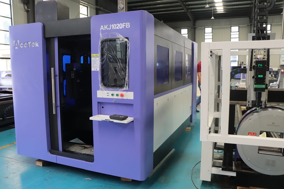 Economical and Practical 1500W metal sheet fiber laser cutting machine for sale