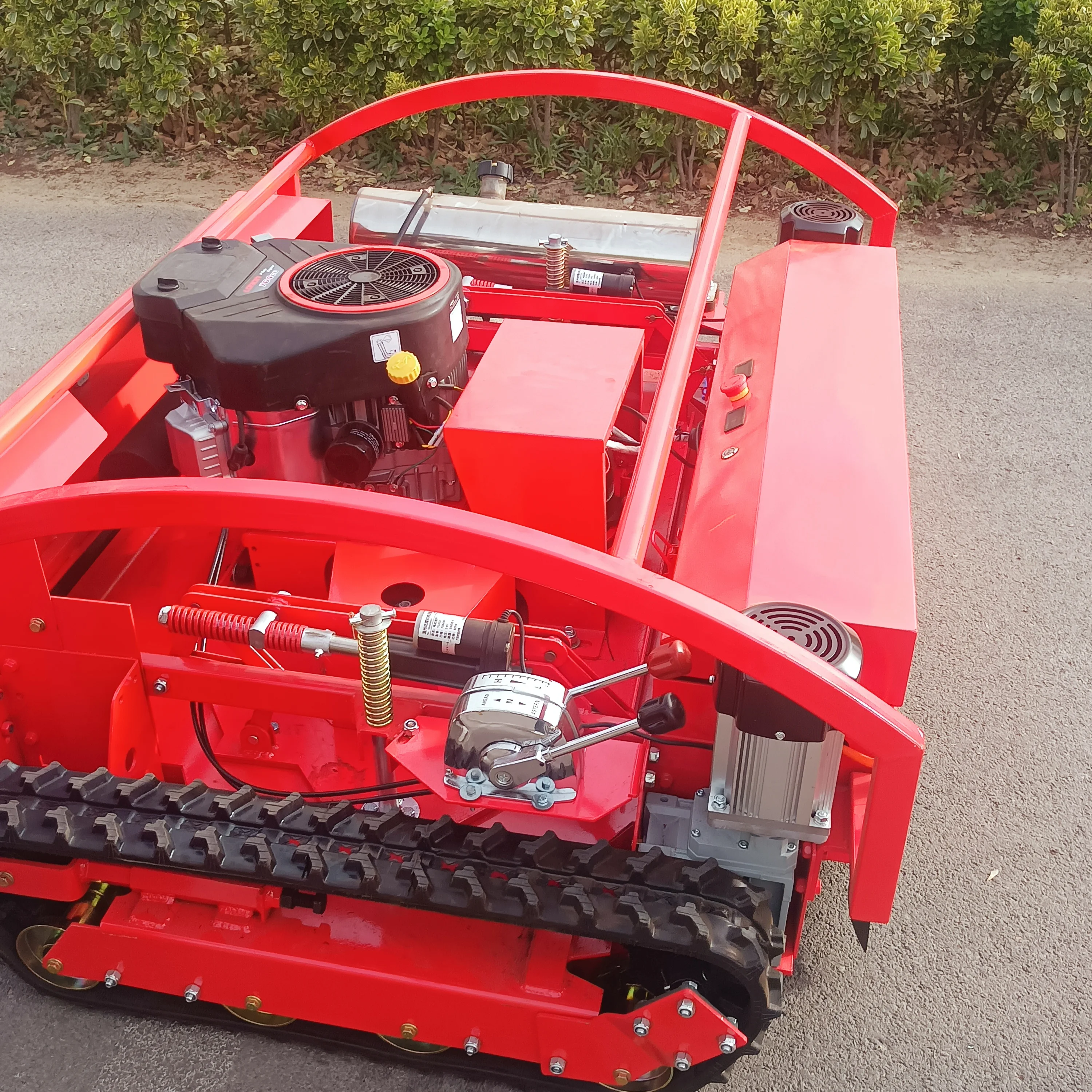 

Suitable for all terrains, good quality and low price remote control crawler gasoline lawn mower