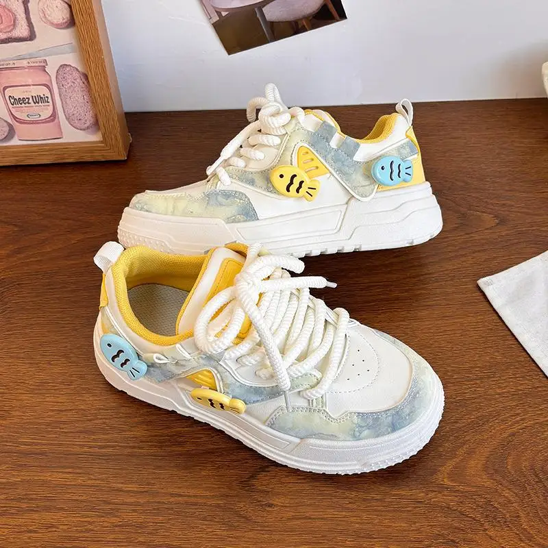 حذاء امرأة عادية إسفين سلة 2025 قباقيب منصة Modis جديد الرياضة الزواحف مريحة لطيف الترفيه أحذية نسائية منصة وزارة الدفاع