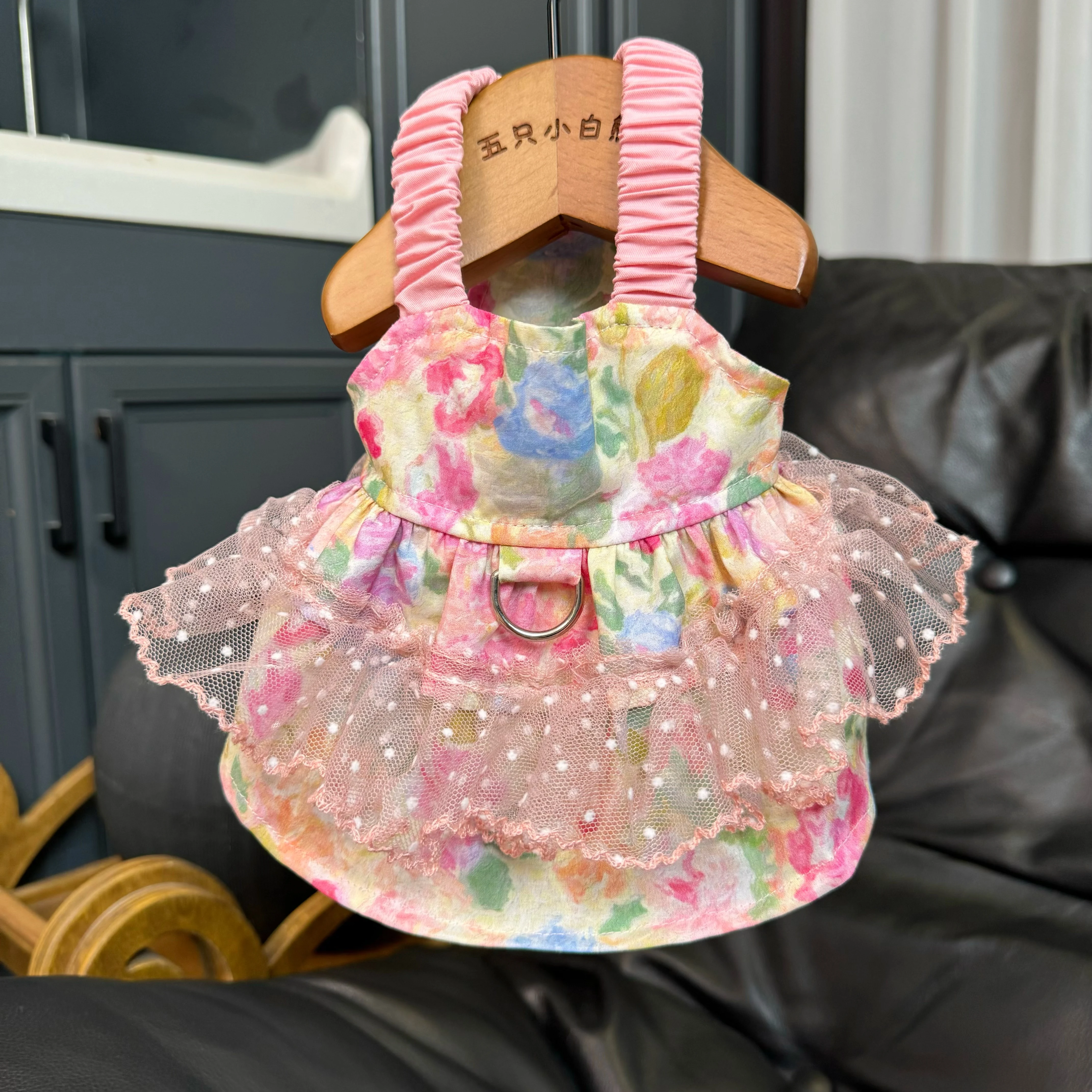 

Черно-розовое платье для собак с цветочным принтом, летняя новинка, милое платье-сарафан для маленьких и средних собак, одежда для питомцев, платье для тедди.