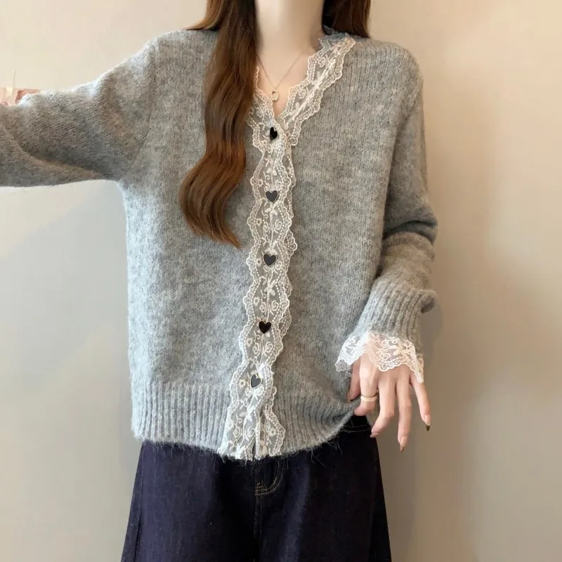 Cárdigan de punto con cuello en V y empalme de encaje de estilo coreano para mujer, suéter de manga larga con diseño de botones de corazón y temperamento, abrigo, Tops elegantes