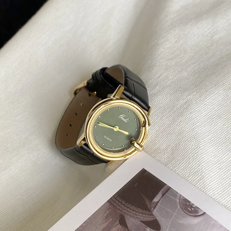 

New Round RetroStyle Leather StrapWatch For WomenFashionable And TrendySuitable For Students Understated Luxury And Simple Style