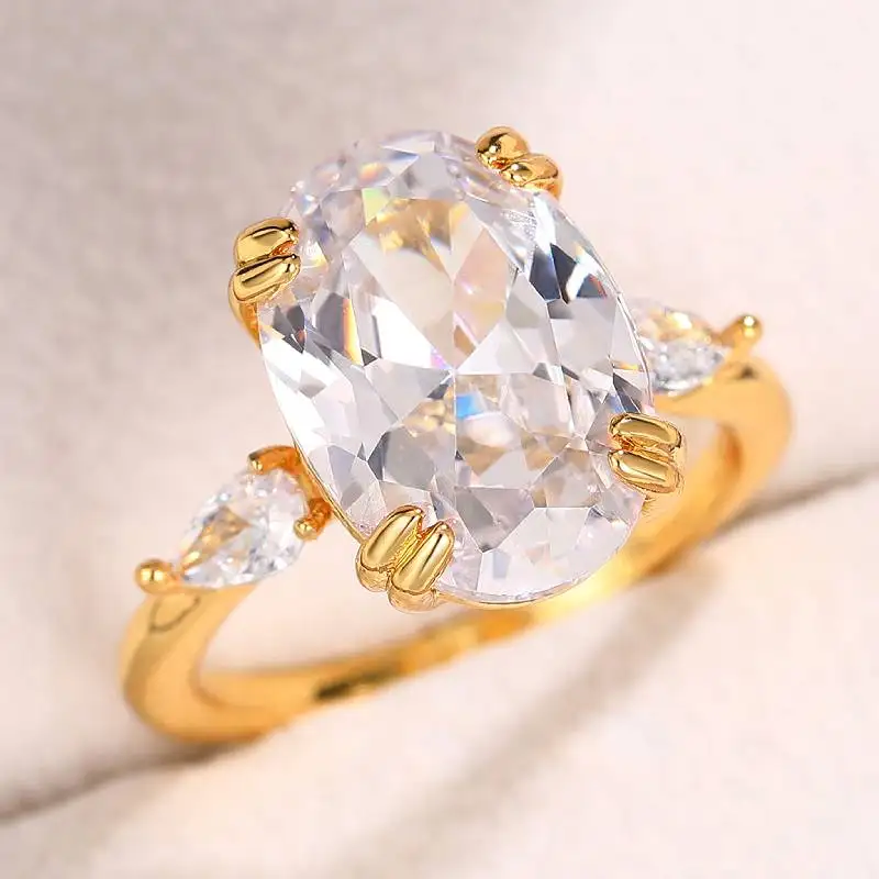 Huitan Charmanter Damenring, vielseitig, schlichter Stil, für den Alltag, Party, Dame, goldfarben, Accessoires, Hochzeitsschmuck, eingelegt mit glänzendem CZ