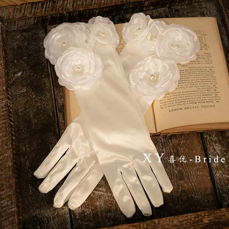 Women's Elegant Flower Beaded White Satin Glove Female Spring Summer Vintage Sunscreen Driving Photograph Party Glove R1852