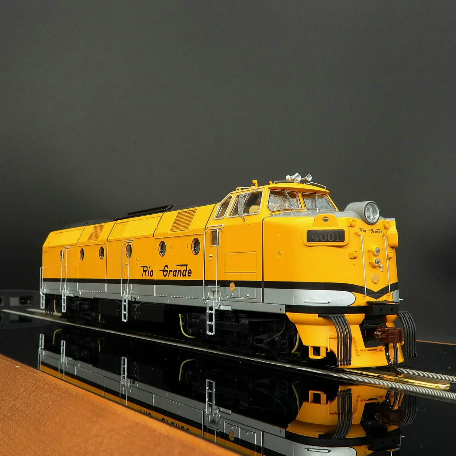 PIKO Train Model HO Type 1/87 97451-4-7 Rocky Mountain ML Digital Sound Internal Heat Locomotive 2 Optional Track Car Toys