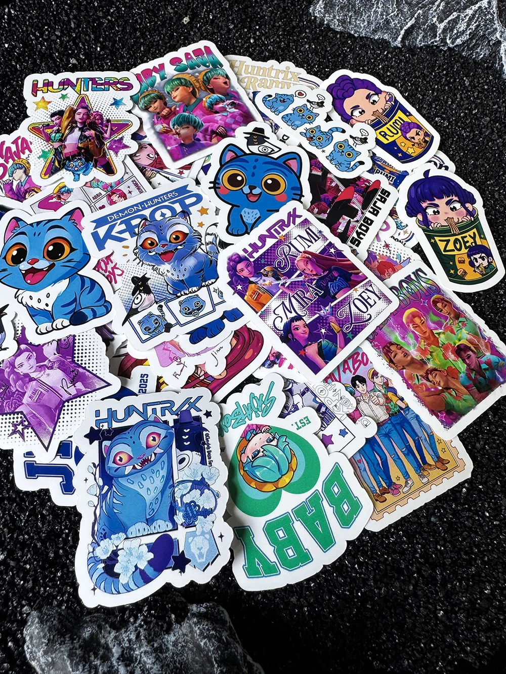 Рисунок 3 - наклейки для вечеринки с героями