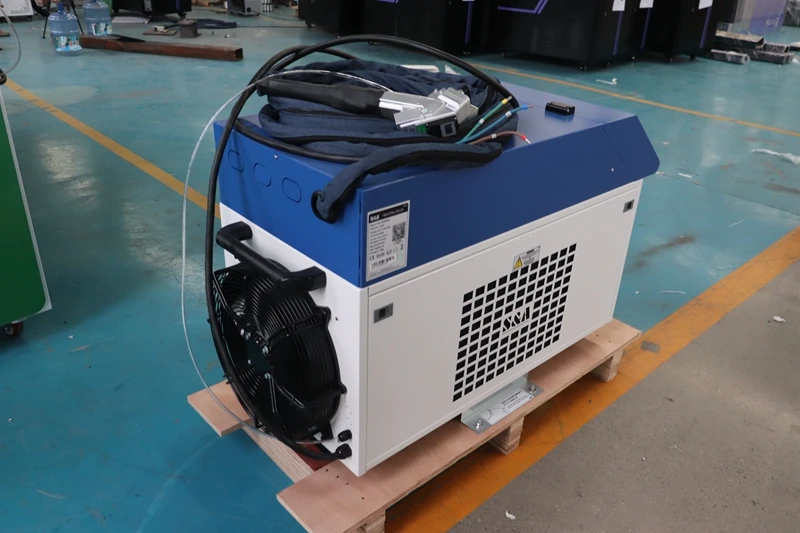 Laser Cleaning Machine Laser equipment Handheld Cleaner 1500W 2000W AKQ-1500 For Steel CS Iron