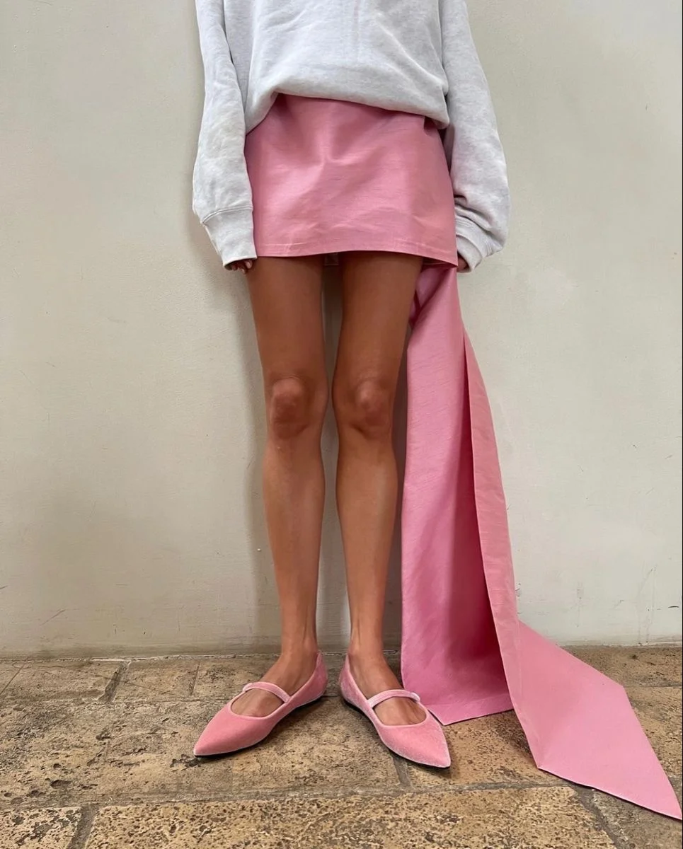 تنورة وردية صغيرة مع فيونكة كبيرة من الساتان تنانير قصيرة للحفلات المسائية مع ذيل جانبي مصنوعة حسب الطلب تنورة رسمية نسائية فريدة من نوعها Saia