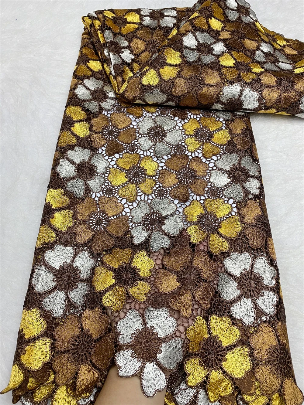 

2025 Высококачественная африканская нигерийская тюлевая кружевная ткань с вышивкой и блестками, французская гипюровая ткань для вечеринок/свадебных платьев, 5 ярдов