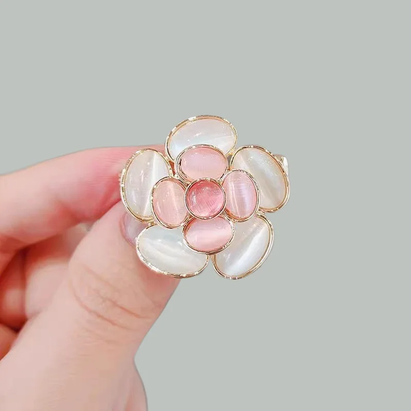 

High-end niche cat-eye camellia brooch, exquisite set, brooch, luxury pin, high-end accessory