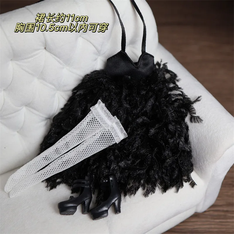 Elegantes Federkleid mit Spaghettiträgern im Maßstab 1:6, passend für Actionfiguren OB24/OB26 Slim Body Dolls – Detail 12
