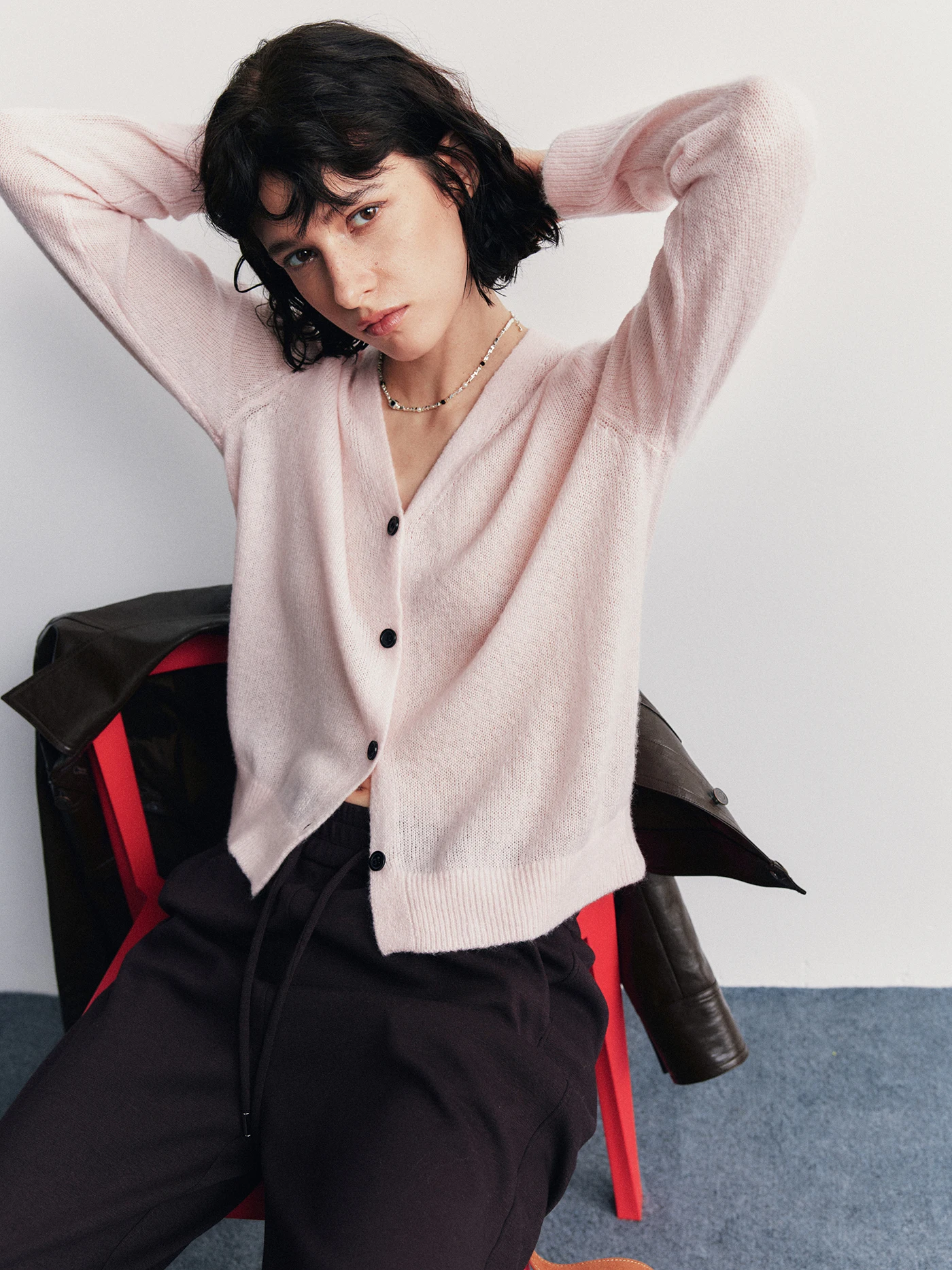 

Classic Camere Wool Silk Knitted V-Ne Long Sve Cardigan Women's Commute Simple Versatile Soft Breathable Regular Fit