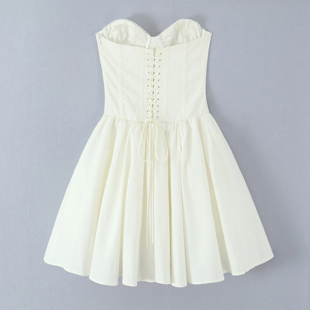 2025 Sexy Beige avec fil poitrine Mini Robe sans bretelles femmes croix laçage dos taille basse froncé Robe de bal robes Robe de soirée