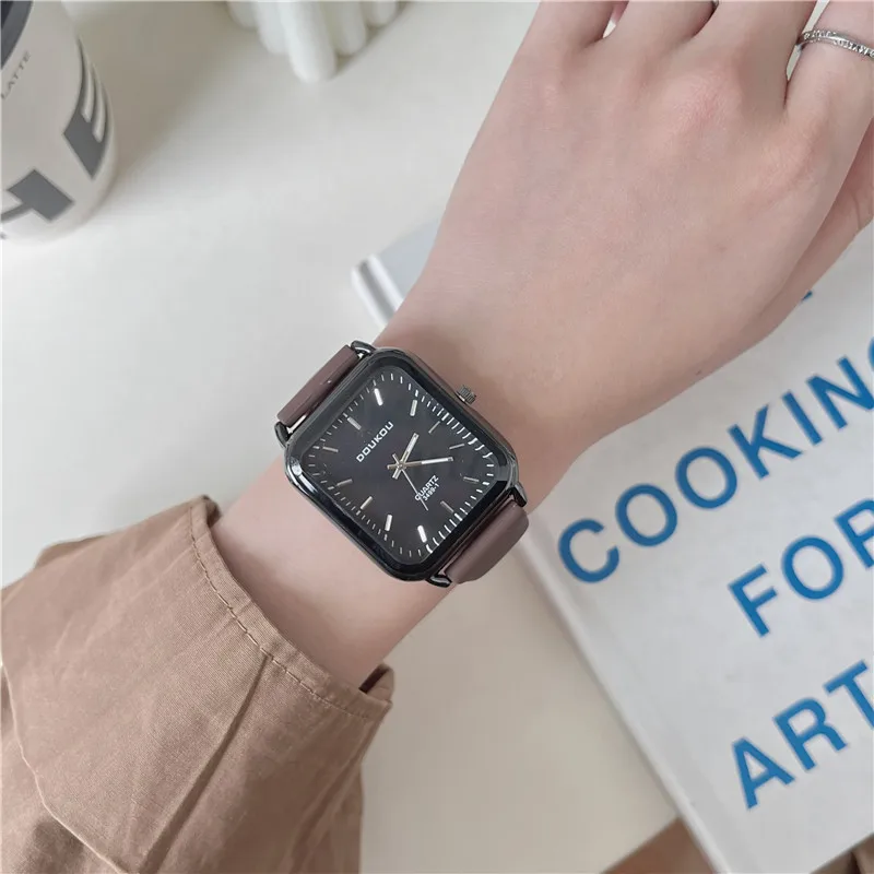 

Простые и модные кварцевые часы, нишевый римский стиль, лесной стиль, нишевый дизайн, часы с высоким уровнем внешнего вида для Woma