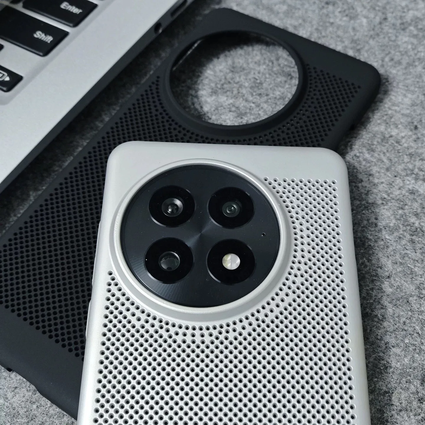 Cienkie, chłodzące etui na One – Phone Cases Oneplus recenzja i cena