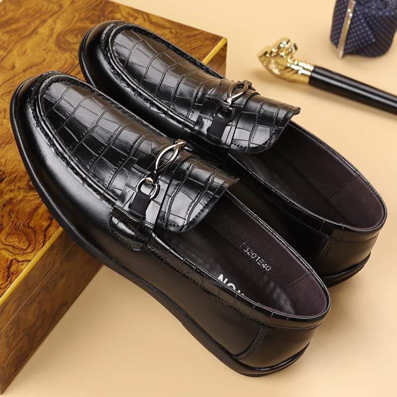 New Shoes for Men Leather Casual Shoes Stone Pattern Flat Skateboard Shoes Comfortable Slip-on Loafers