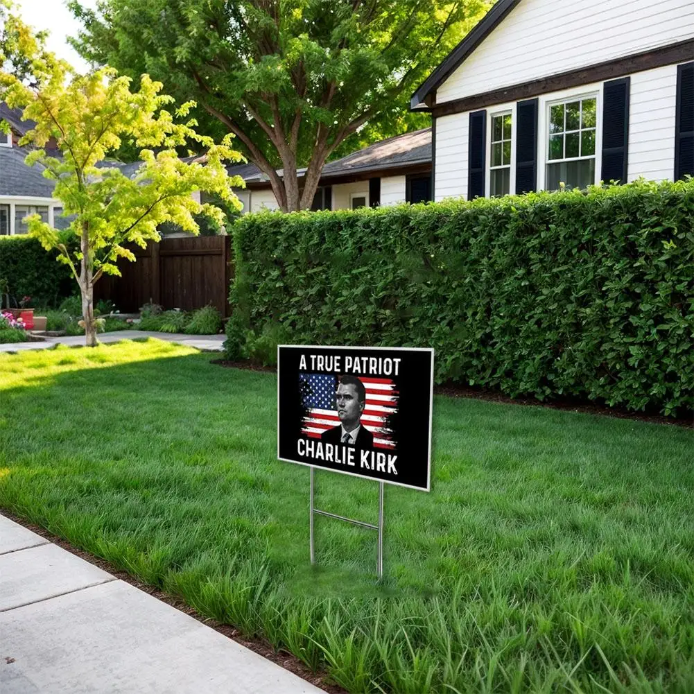 حصة معدنية مزدوجة الجوانب من True Patriot Charlie Kirk Justice Logo فناء لافتات معدنية لإدخال بطاقة الحديقة الخارجية