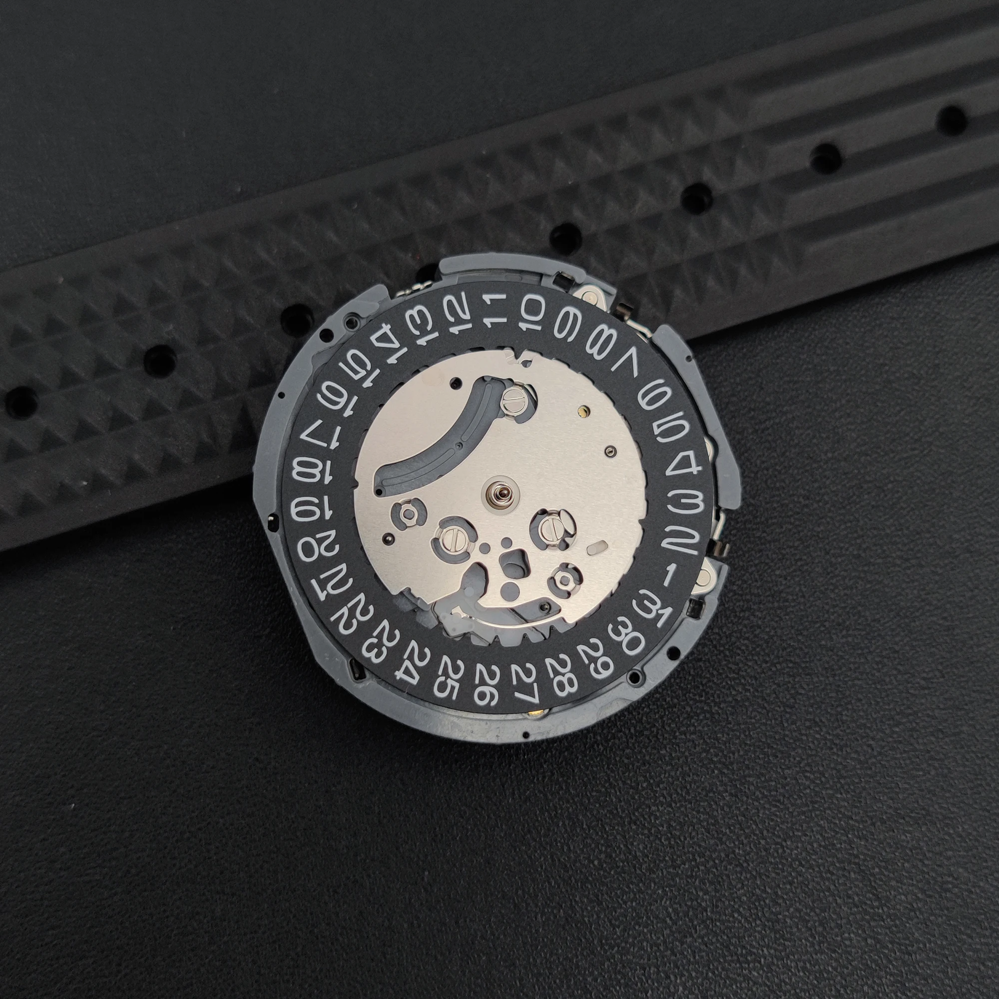 Thumbnail 2 - #19 Trending Quartz Watches Right Now