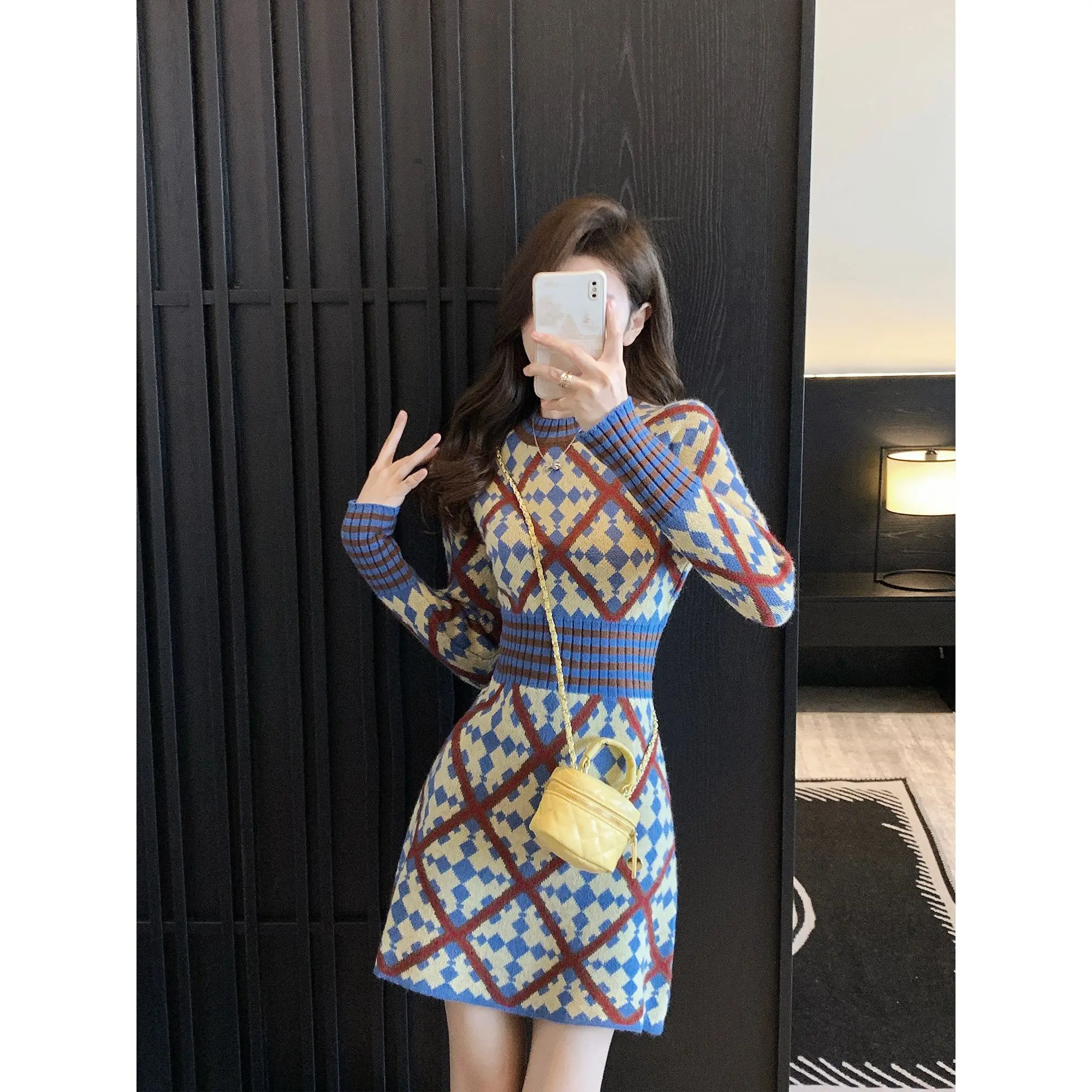 Retro Long Sleeved Knitted Dress for Women in Autumn and Winter Slimming and Elegant Women's Short Skirt