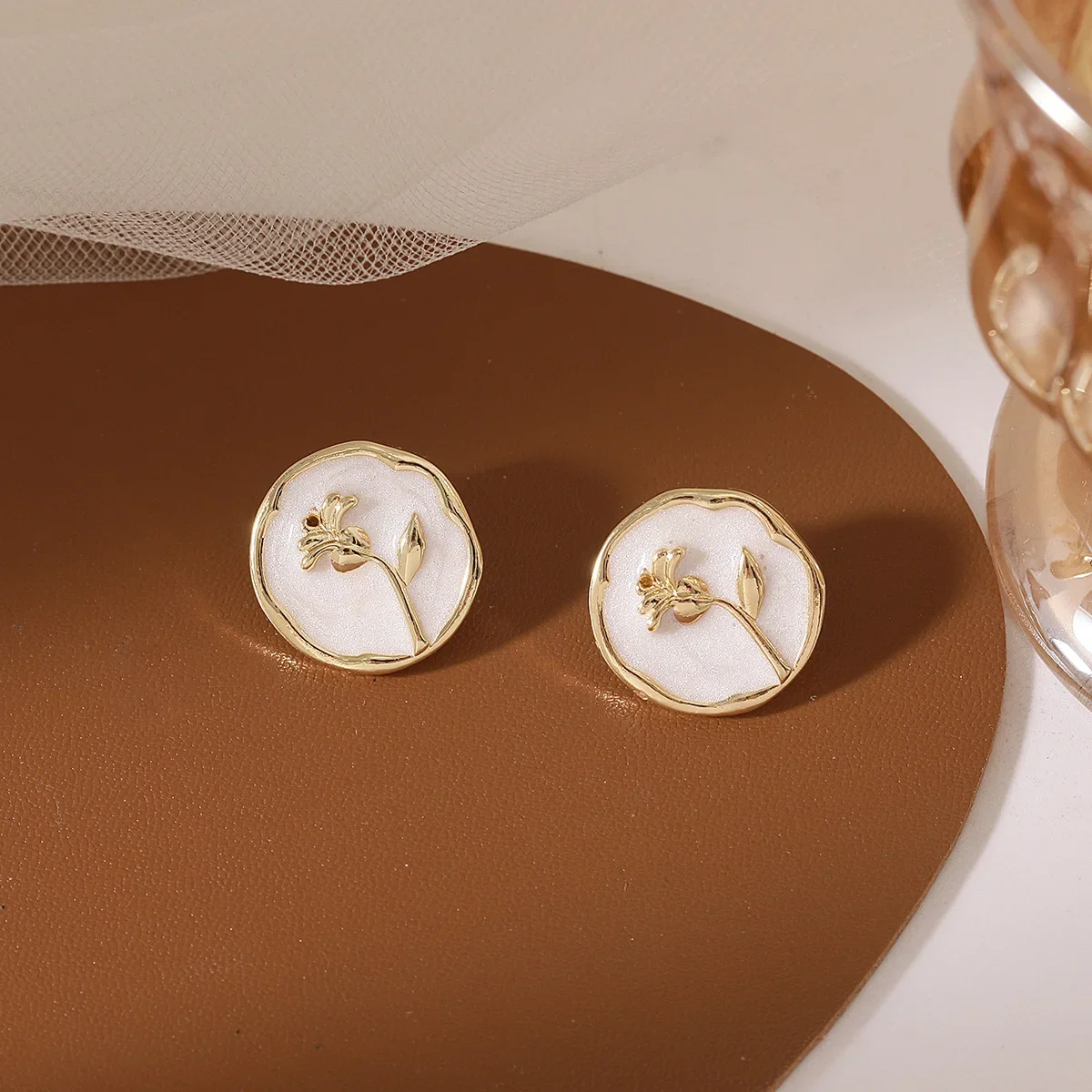 White Color Round Roses Stud Earring for Women Korean Retro Court Style Luxury Temperament Cute Geometry Jewelry Brincos Gift