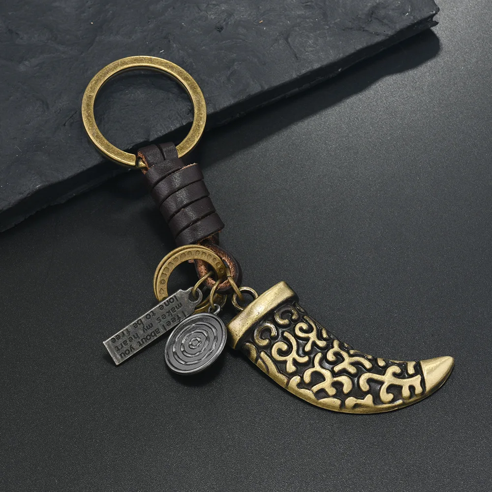 European and American new popular creative keychains men's and women's gifts alloy bronze horns retro woven cowhide pendant