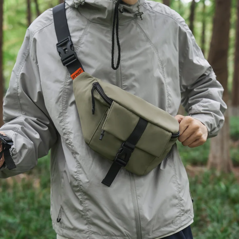 Outdoor functional chest bag, unisex, large capacity, lightweight sports crossbody bag, casual versatile travel hiking shoulder
