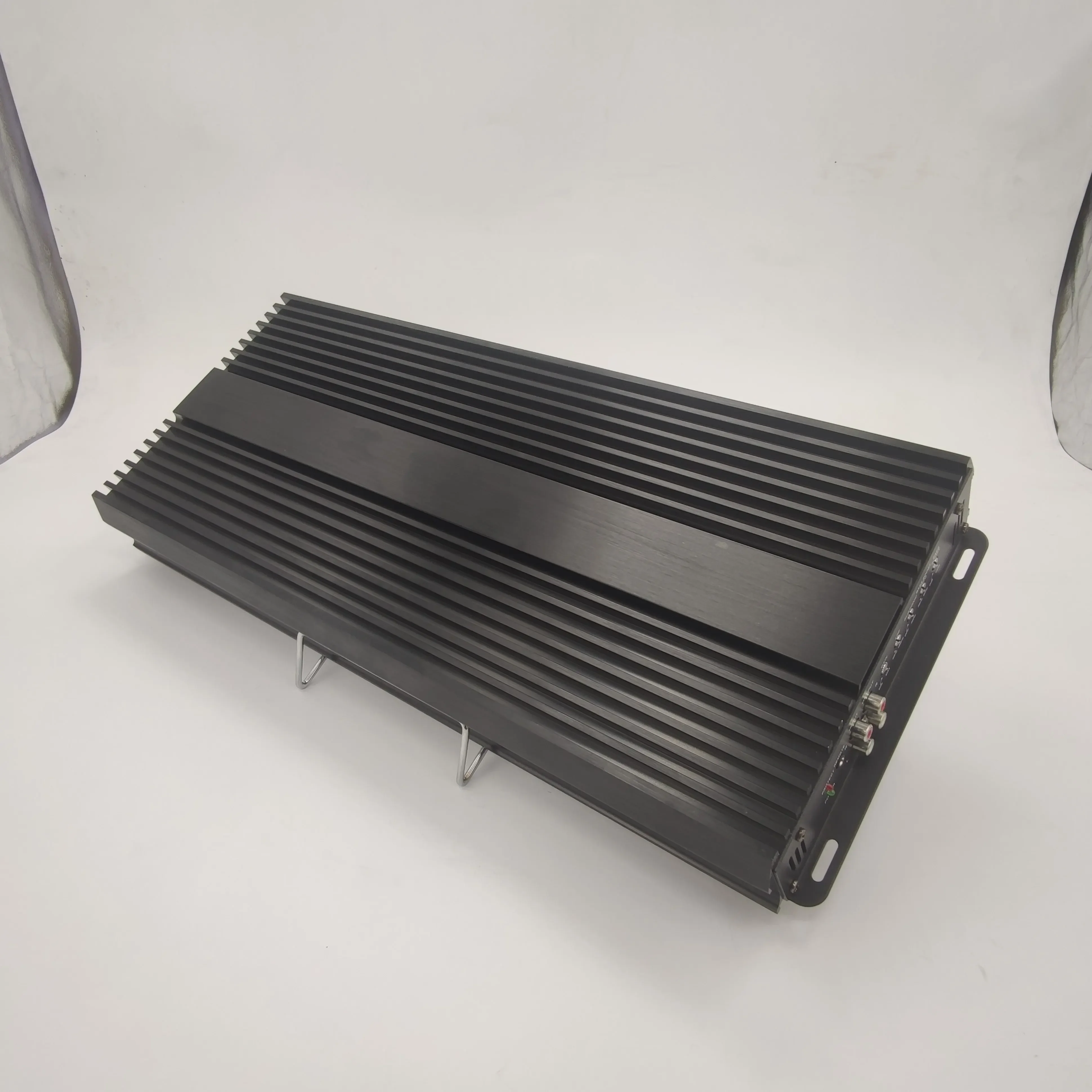 Korean 3000W RMS 1 Ohr Power Class D Car Subwoofer Mono Amplifier with Strong Bass Combined with Car Crossovers