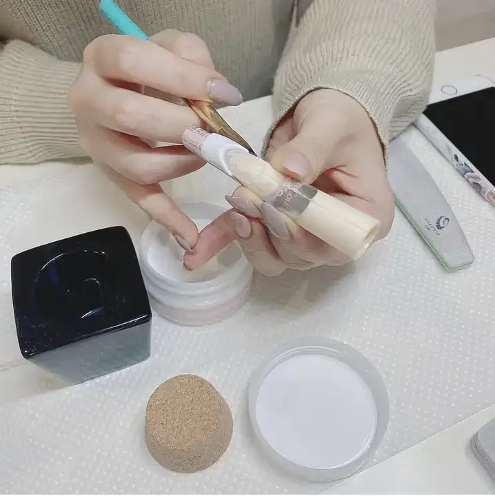 Manicure Practice Hand Model with Bracket, Detachable Fingers Free Nail Tips for Beginner Nail Salon Training