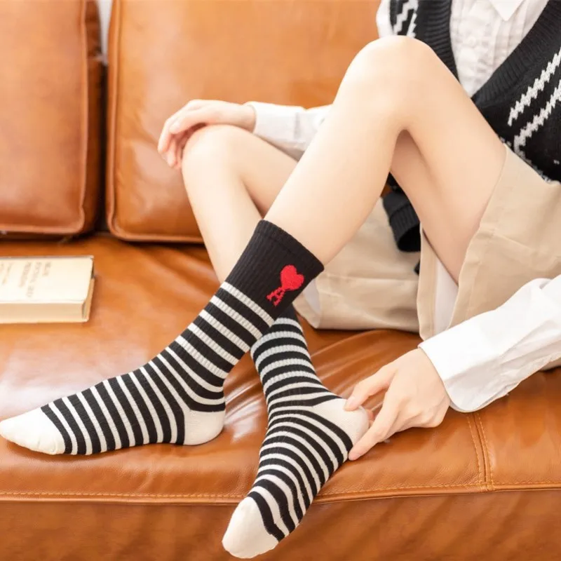 Women\'S Socks Striped Cotton Socks For Women Heart-Shaped Mid-Calf Stockings Black And White Letter Stocking Leisure Versatile