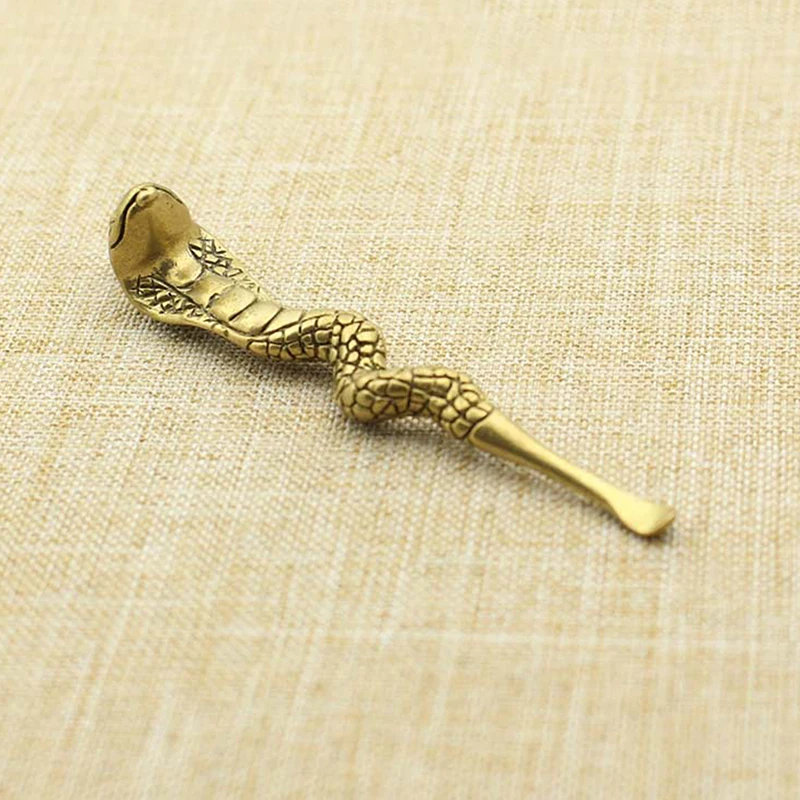 1Pcs Retro Brass Ear Spoon Keychains Pendant Snake Ear Digging Tool Brass Key Ring Pendant Ear Pick Tool Reusable Ear Cleaner