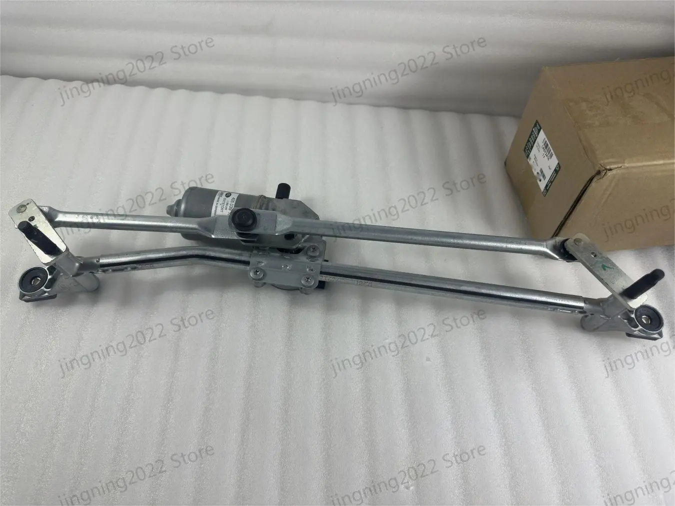 The Land Rover wiper linkage assembly is suitable for the Freelander 2 LHD wiper linkage assembly LR072416 LR002253